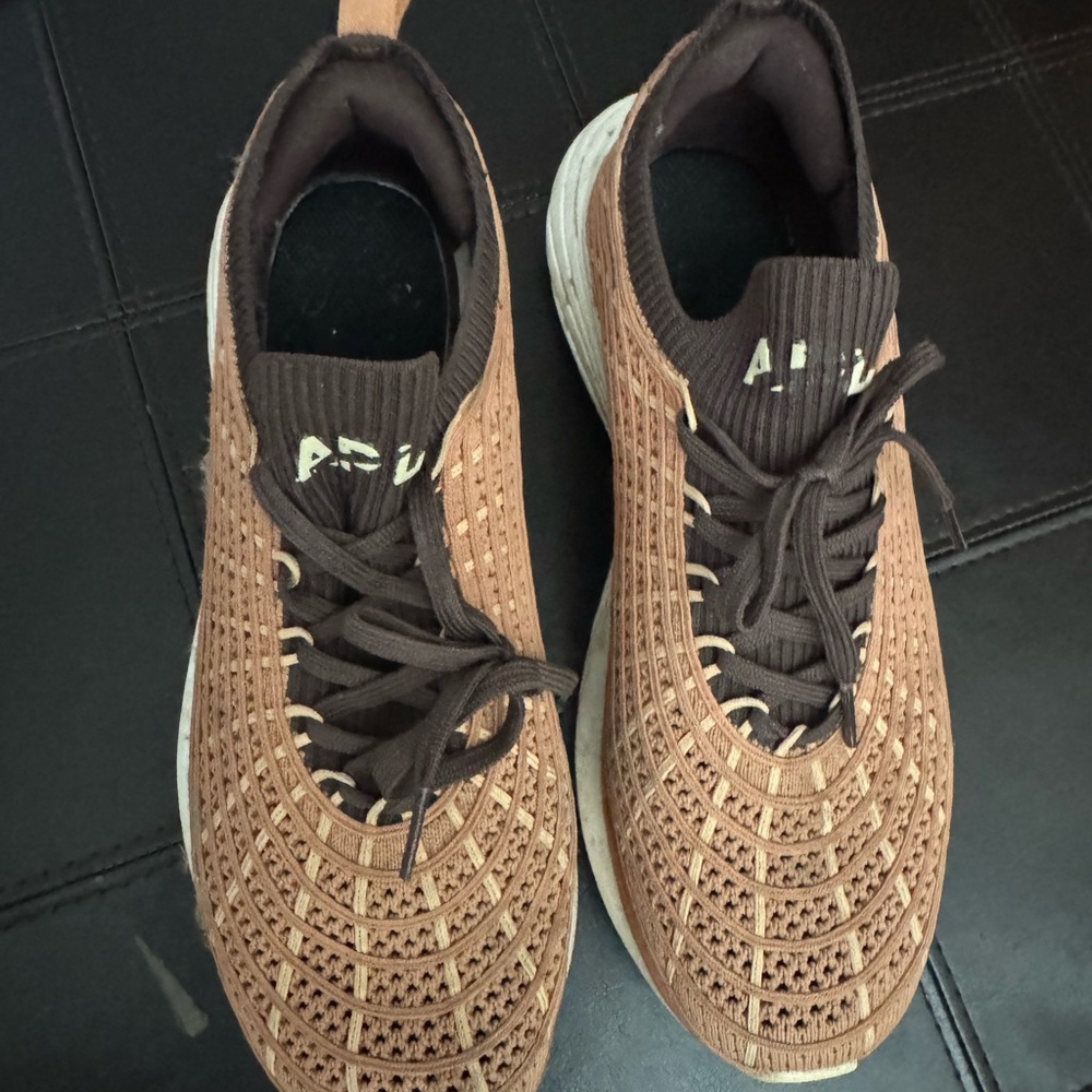 APL women’s techloom zipline sneakers